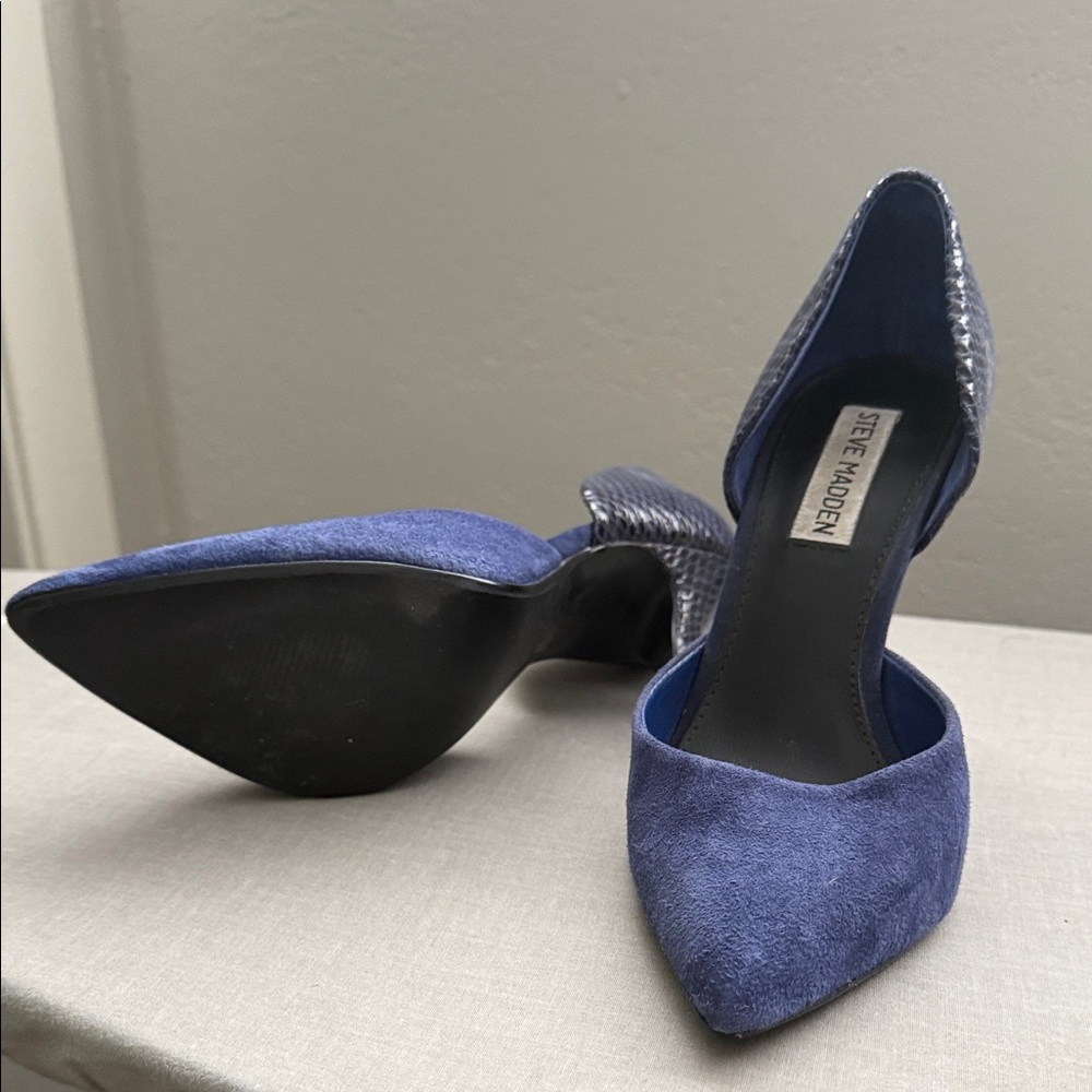 Steve Madden Navy and Black Heels - Picture 2 of 7